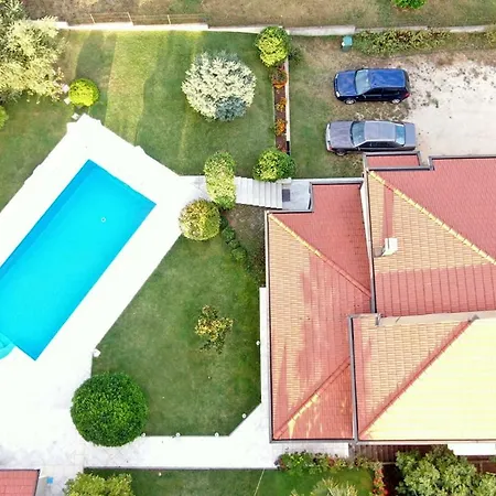 Luka Villa Buna